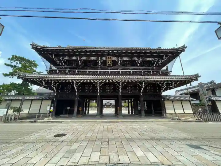 本山専修寺の山門・神門