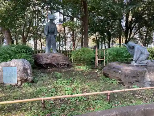 熊野神社の像