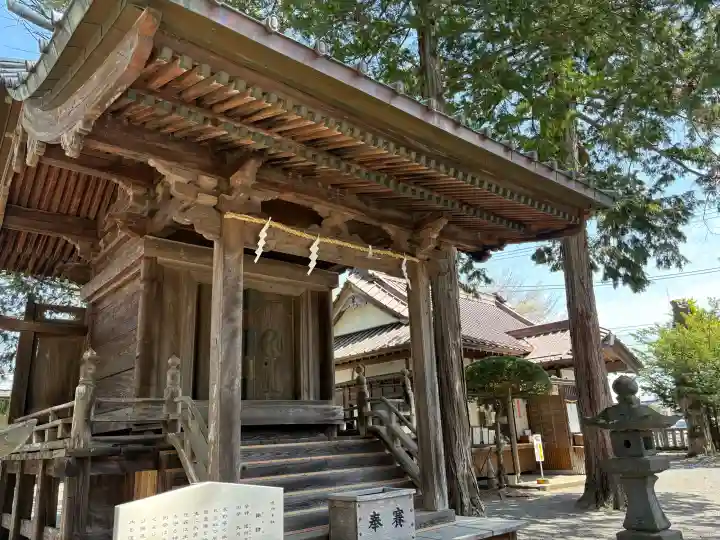 淺間神社(忍野八海)の{uncategorized: "未分類", other: "その他", undefined: "問題あり", building: "その他建物", grave: "お墓", sacred_gate: "鳥居", guardian: "狛犬", statue: "像", buddha: "仏像", history: "歴史", nature: "自然", garden: "庭園", animal: "動物", pagoda: "塔", temizu: "手水舎", mountain_gate: "山門・神門", sanctuary: "本殿・本堂", subordinate: "末社・摂社", art: "芸術", scenery: "景色", jizo: "地蔵", ema: "絵馬", goshuin: "御朱印", omikuji: "おみくじ", items: "授与品その他", amulet: "お守り", goshuincho: "御朱印帳", eats: "食事", festival: "お祭り", votive_dance: "神楽", shichigosan: "七五三参", wedding: "結婚式", experience: "体験その他", initially: "初詣", around: "周辺", anti_infection: "感染症対策"}