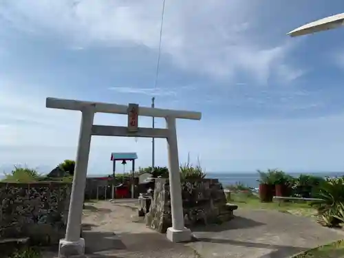 竜宮社の鳥居