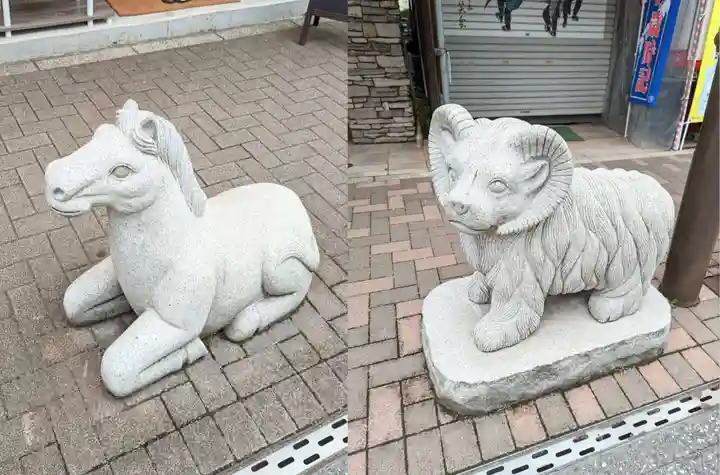 成田山 薬師堂(旧本堂)の狛犬