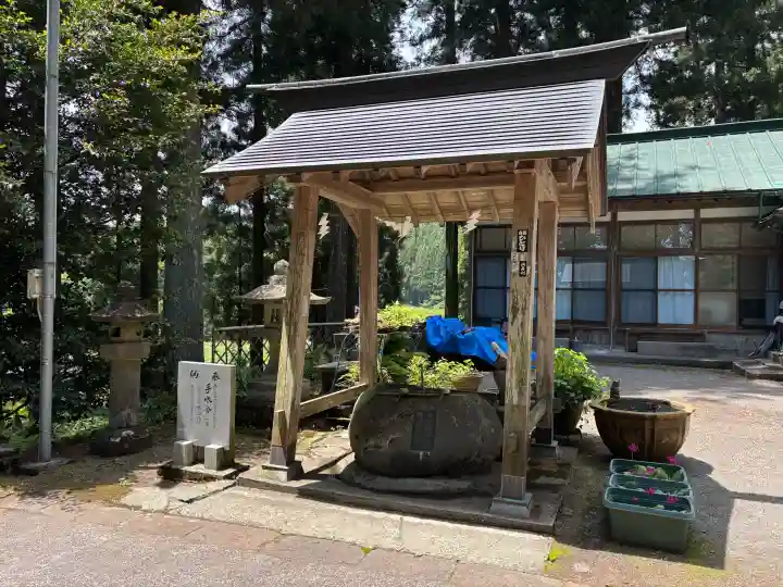 岩戸別神社の{uncategorized: "未分類", other: "その他", undefined: "問題あり", building: "その他建物", grave: "お墓", sacred_gate: "鳥居", guardian: "狛犬", statue: "像", buddha: "仏像", history: "歴史", nature: "自然", garden: "庭園", animal: "動物", pagoda: "塔", temizu: "手水舎", mountain_gate: "山門・神門", sanctuary: "本殿・本堂", subordinate: "末社・摂社", art: "芸術", scenery: "景色", jizo: "地蔵", ema: "絵馬", goshuin: "御朱印", omikuji: "おみくじ", items: "授与品その他", amulet: "お守り", goshuincho: "御朱印帳", eats: "食事", festival: "お祭り", votive_dance: "神楽", shichigosan: "七五三参", wedding: "結婚式", experience: "体験その他", initially: "初詣", around: "周辺", anti_infection: "感染症対策"}