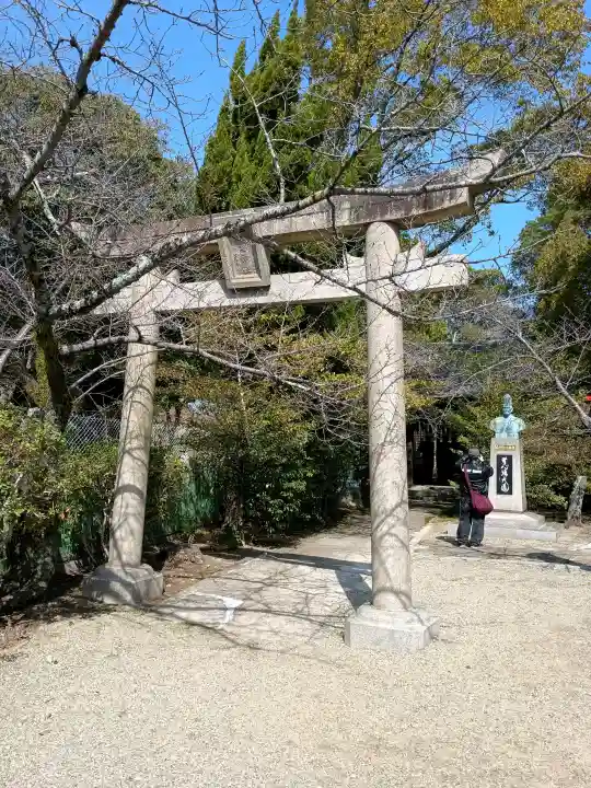 姫路神社の{uncategorized: "未分類", other: "その他", undefined: "問題あり", building: "その他建物", grave: "お墓", sacred_gate: "鳥居", guardian: "狛犬", statue: "像", buddha: "仏像", history: "歴史", nature: "自然", garden: "庭園", animal: "動物", pagoda: "塔", temizu: "手水舎", mountain_gate: "山門・神門", sanctuary: "本殿・本堂", subordinate: "末社・摂社", art: "芸術", scenery: "景色", jizo: "地蔵", ema: "絵馬", goshuin: "御朱印", omikuji: "おみくじ", items: "授与品その他", amulet: "お守り", goshuincho: "御朱印帳", eats: "食事", festival: "お祭り", votive_dance: "神楽", shichigosan: "七五三参", wedding: "結婚式", experience: "体験その他", initially: "初詣", around: "周辺", anti_infection: "感染症対策"}