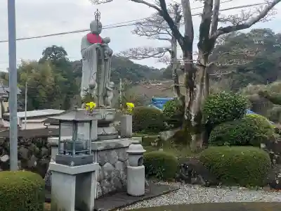 普門寺の{uncategorized: "未分類", other: "その他", undefined: "問題あり", building: "その他建物", grave: "お墓", sacred_gate: "鳥居", guardian: "狛犬", statue: "像", buddha: "仏像", history: "歴史", nature: "自然", garden: "庭園", animal: "動物", pagoda: "塔", temizu: "手水舎", mountain_gate: "山門・神門", sanctuary: "本殿・本堂", subordinate: "末社・摂社", art: "芸術", scenery: "景色", jizo: "地蔵", ema: "絵馬", goshuin: "御朱印", omikuji: "おみくじ", items: "授与品その他", amulet: "お守り", goshuincho: "御朱印帳", eats: "食事", festival: "お祭り", votive_dance: "神楽", shichigosan: "七五三参", wedding: "結婚式", experience: "体験その他", initially: "初詣", around: "周辺", anti_infection: "感染症対策"}