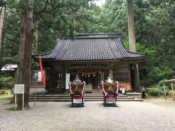 雄山神社中宮祈願殿の本殿・本堂