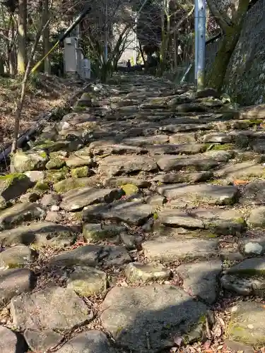 稲佐神社の{uncategorized: "未分類", other: "その他", undefined: "問題あり", building: "その他建物", grave: "お墓", sacred_gate: "鳥居", guardian: "狛犬", statue: "像", buddha: "仏像", history: "歴史", nature: "自然", garden: "庭園", animal: "動物", pagoda: "塔", temizu: "手水舎", mountain_gate: "山門・神門", sanctuary: "本殿・本堂", subordinate: "末社・摂社", art: "芸術", scenery: "景色", jizo: "地蔵", ema: "絵馬", goshuin: "御朱印", omikuji: "おみくじ", items: "授与品その他", amulet: "お守り", goshuincho: "御朱印帳", eats: "食事", festival: "お祭り", votive_dance: "神楽", shichigosan: "七五三参", wedding: "結婚式", experience: "体験その他", initially: "初詣", around: "周辺", anti_infection: "感染症対策"}