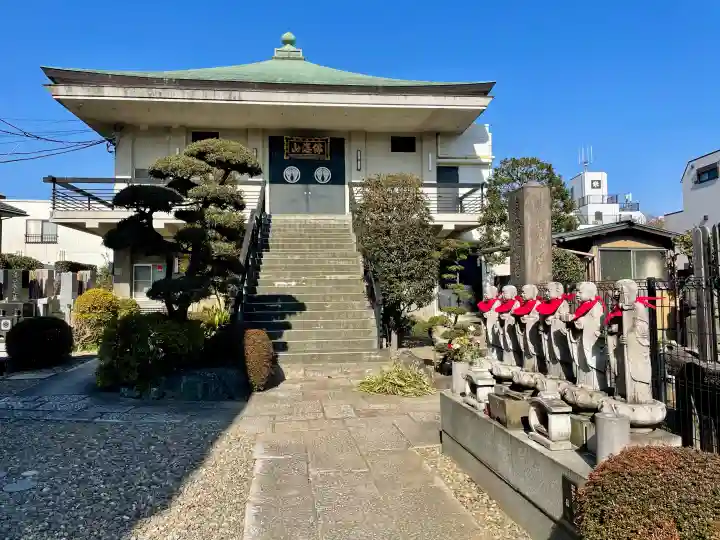 雪峰院の{uncategorized: "未分類", other: "その他", undefined: "問題あり", building: "その他建物", grave: "お墓", sacred_gate: "鳥居", guardian: "狛犬", statue: "像", buddha: "仏像", history: "歴史", nature: "自然", garden: "庭園", animal: "動物", pagoda: "塔", temizu: "手水舎", mountain_gate: "山門・神門", sanctuary: "本殿・本堂", subordinate: "末社・摂社", art: "芸術", scenery: "景色", jizo: "地蔵", ema: "絵馬", goshuin: "御朱印", omikuji: "おみくじ", items: "授与品その他", amulet: "お守り", goshuincho: "御朱印帳", eats: "食事", festival: "お祭り", votive_dance: "神楽", shichigosan: "七五三参", wedding: "結婚式", experience: "体験その他", initially: "初詣", around: "周辺", anti_infection: "感染症対策"}