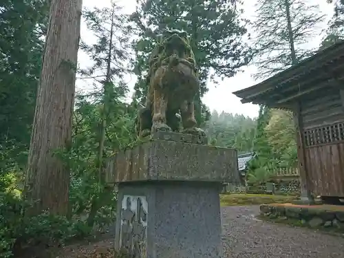 須波阿湏疑神社の狛犬