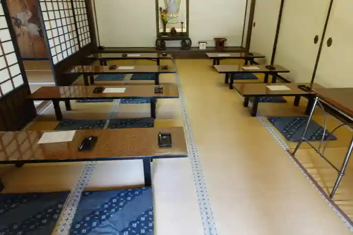 清凉寺の本殿・本堂