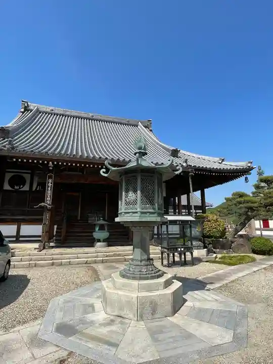 極楽寺の本殿・本堂
