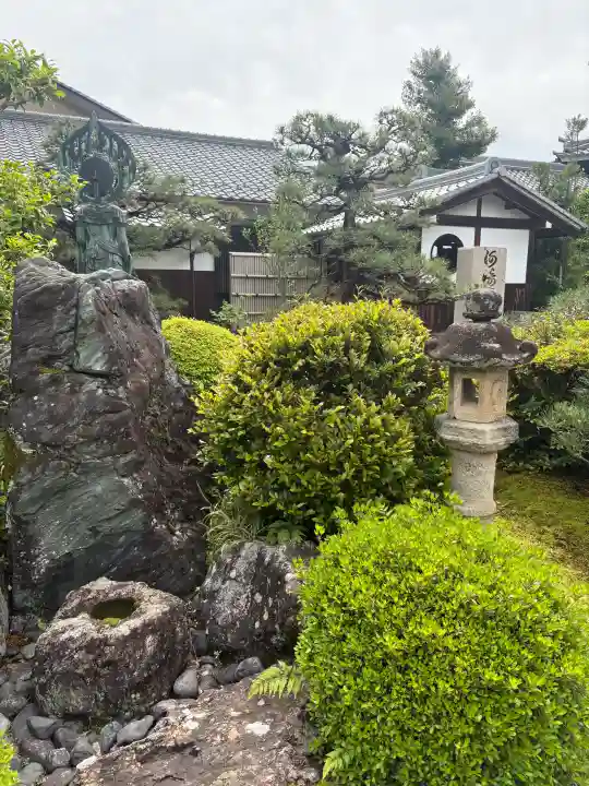 崇福寺の{uncategorized: "未分類", other: "その他", undefined: "問題あり", building: "その他建物", grave: "お墓", sacred_gate: "鳥居", guardian: "狛犬", statue: "像", buddha: "仏像", history: "歴史", nature: "自然", garden: "庭園", animal: "動物", pagoda: "塔", temizu: "手水舎", mountain_gate: "山門・神門", sanctuary: "本殿・本堂", subordinate: "末社・摂社", art: "芸術", scenery: "景色", jizo: "地蔵", ema: "絵馬", goshuin: "御朱印", omikuji: "おみくじ", items: "授与品その他", amulet: "お守り", goshuincho: "御朱印帳", eats: "食事", festival: "お祭り", votive_dance: "神楽", shichigosan: "七五三参", wedding: "結婚式", experience: "体験その他", initially: "初詣", around: "周辺", anti_infection: "感染症対策"}