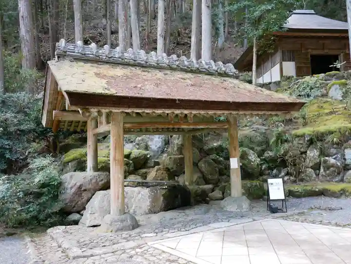 身延山 祖廟拝殿の手水舎