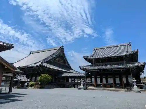 興正寺の{uncategorized: "未分類", other: "その他", undefined: "問題あり", building: "その他建物", grave: "お墓", sacred_gate: "鳥居", guardian: "狛犬", statue: "像", buddha: "仏像", history: "歴史", nature: "自然", garden: "庭園", animal: "動物", pagoda: "塔", temizu: "手水舎", mountain_gate: "山門・神門", sanctuary: "本殿・本堂", subordinate: "末社・摂社", art: "芸術", scenery: "景色", jizo: "地蔵", ema: "絵馬", goshuin: "御朱印", omikuji: "おみくじ", items: "授与品その他", amulet: "お守り", goshuincho: "御朱印帳", eats: "食事", festival: "お祭り", votive_dance: "神楽", shichigosan: "七五三参", wedding: "結婚式", experience: "体験その他", initially: "初詣", around: "周辺", anti_infection: "感染症対策"}