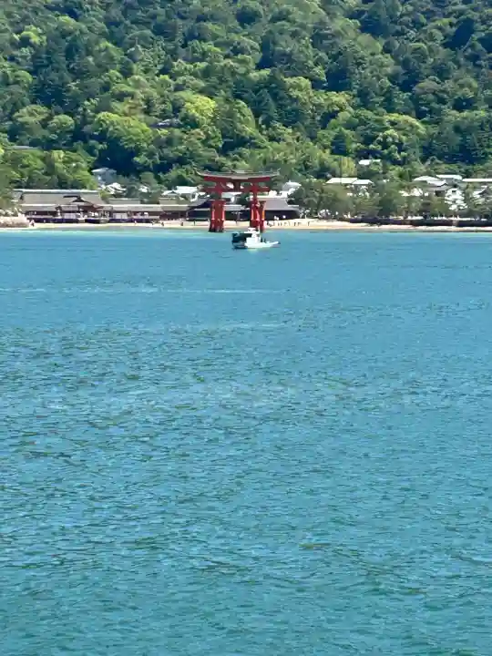 厳島神社の{uncategorized: "未分類", other: "その他", undefined: "問題あり", building: "その他建物", grave: "お墓", sacred_gate: "鳥居", guardian: "狛犬", statue: "像", buddha: "仏像", history: "歴史", nature: "自然", garden: "庭園", animal: "動物", pagoda: "塔", temizu: "手水舎", mountain_gate: "山門・神門", sanctuary: "本殿・本堂", subordinate: "末社・摂社", art: "芸術", scenery: "景色", jizo: "地蔵", ema: "絵馬", goshuin: "御朱印", omikuji: "おみくじ", items: "授与品その他", amulet: "お守り", goshuincho: "御朱印帳", eats: "食事", festival: "お祭り", votive_dance: "神楽", shichigosan: "七五三参", wedding: "結婚式", experience: "体験その他", initially: "初詣", around: "周辺", anti_infection: "感染症対策"}