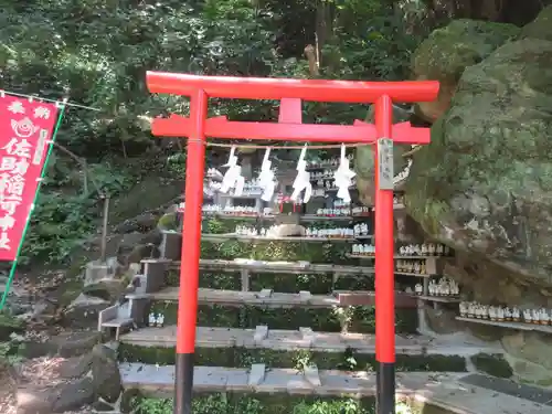 佐助稲荷神社の末社・摂社