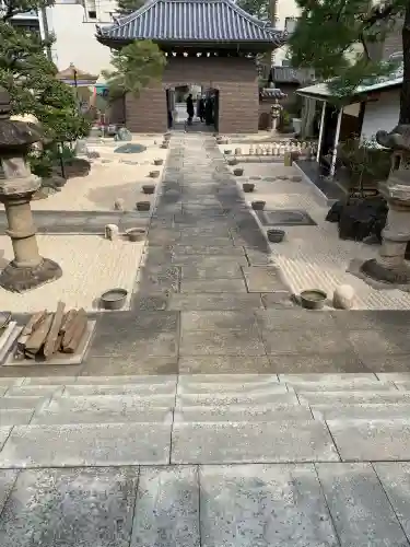 祝言寺の{uncategorized: "未分類", other: "その他", undefined: "問題あり", building: "その他建物", grave: "お墓", sacred_gate: "鳥居", guardian: "狛犬", statue: "像", buddha: "仏像", history: "歴史", nature: "自然", garden: "庭園", animal: "動物", pagoda: "塔", temizu: "手水舎", mountain_gate: "山門・神門", sanctuary: "本殿・本堂", subordinate: "末社・摂社", art: "芸術", scenery: "景色", jizo: "地蔵", ema: "絵馬", goshuin: "御朱印", omikuji: "おみくじ", items: "授与品その他", amulet: "お守り", goshuincho: "御朱印帳", eats: "食事", festival: "お祭り", votive_dance: "神楽", shichigosan: "七五三参", wedding: "結婚式", experience: "体験その他", initially: "初詣", around: "周辺", anti_infection: "感染症対策"}