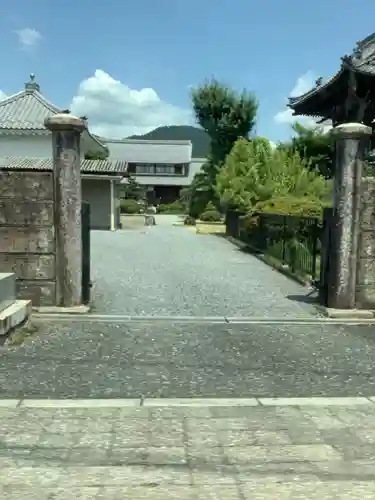 真教寺の山門