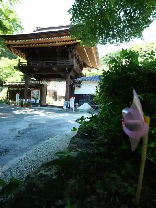 普門寺(切り絵御朱印発祥の寺)の山門・神門