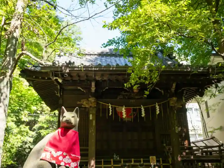 四合稲荷神社の{uncategorized: "未分類", other: "その他", undefined: "問題あり", building: "その他建物", grave: "お墓", sacred_gate: "鳥居", guardian: "狛犬", statue: "像", buddha: "仏像", history: "歴史", nature: "自然", garden: "庭園", animal: "動物", pagoda: "塔", temizu: "手水舎", mountain_gate: "山門・神門", sanctuary: "本殿・本堂", subordinate: "末社・摂社", art: "芸術", scenery: "景色", jizo: "地蔵", ema: "絵馬", goshuin: "御朱印", omikuji: "おみくじ", items: "授与品その他", amulet: "お守り", goshuincho: "御朱印帳", eats: "食事", festival: "お祭り", votive_dance: "神楽", shichigosan: "七五三参", wedding: "結婚式", experience: "体験その他", initially: "初詣", around: "周辺", anti_infection: "感染症対策"}