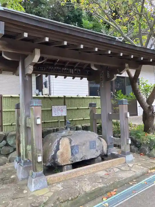 小動神社の手水舎