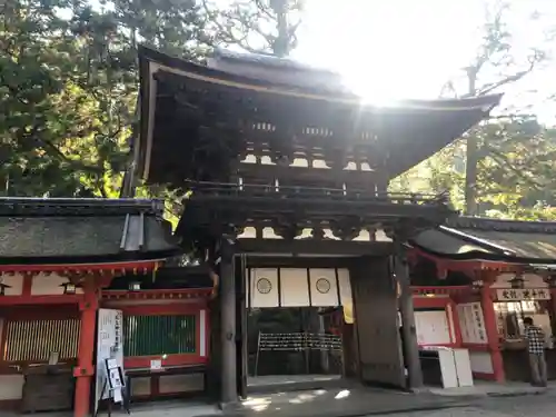 石上神宮の山門・神門