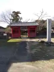 医王寺の山門