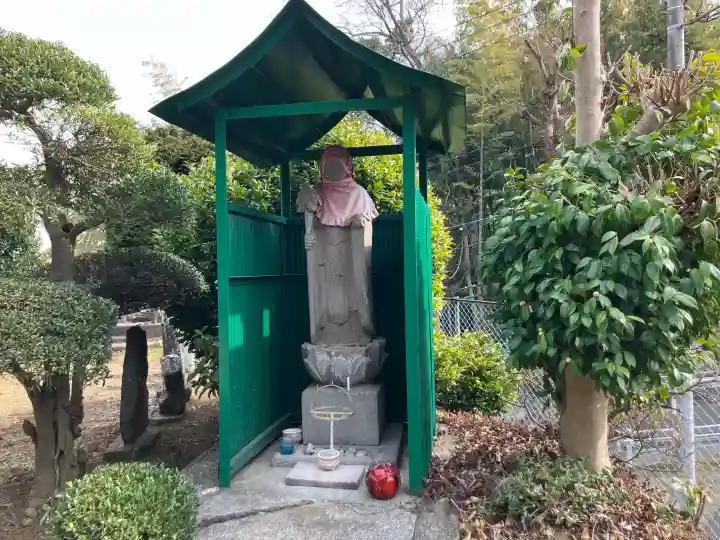 松月庵の{uncategorized: "未分類", other: "その他", undefined: "問題あり", building: "その他建物", grave: "お墓", sacred_gate: "鳥居", guardian: "狛犬", statue: "像", buddha: "仏像", history: "歴史", nature: "自然", garden: "庭園", animal: "動物", pagoda: "塔", temizu: "手水舎", mountain_gate: "山門・神門", sanctuary: "本殿・本堂", subordinate: "末社・摂社", art: "芸術", scenery: "景色", jizo: "地蔵", ema: "絵馬", goshuin: "御朱印", omikuji: "おみくじ", items: "授与品その他", amulet: "お守り", goshuincho: "御朱印帳", eats: "食事", festival: "お祭り", votive_dance: "神楽", shichigosan: "七五三参", wedding: "結婚式", experience: "体験その他", initially: "初詣", around: "周辺", anti_infection: "感染症対策"}