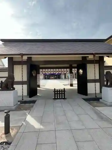 千葉縣護國神社の{uncategorized: "未分類", other: "その他", undefined: "問題あり", building: "その他建物", grave: "お墓", sacred_gate: "鳥居", guardian: "狛犬", statue: "像", buddha: "仏像", history: "歴史", nature: "自然", garden: "庭園", animal: "動物", pagoda: "塔", temizu: "手水舎", mountain_gate: "山門・神門", sanctuary: "本殿・本堂", subordinate: "末社・摂社", art: "芸術", scenery: "景色", jizo: "地蔵", ema: "絵馬", goshuin: "御朱印", omikuji: "おみくじ", items: "授与品その他", amulet: "お守り", goshuincho: "御朱印帳", eats: "食事", festival: "お祭り", votive_dance: "神楽", shichigosan: "七五三参", wedding: "結婚式", experience: "体験その他", initially: "初詣", around: "周辺", anti_infection: "感染症対策"}