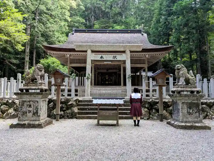丹生神社の本殿・本堂