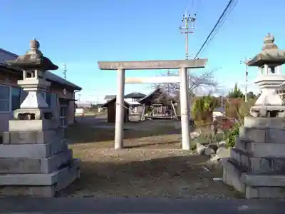 八龍社(目比)の鳥居