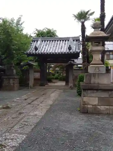 荘厳寺の山門