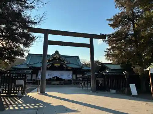 靖國神社の{uncategorized: "未分類", other: "その他", undefined: "問題あり", building: "その他建物", grave: "お墓", sacred_gate: "鳥居", guardian: "狛犬", statue: "像", buddha: "仏像", history: "歴史", nature: "自然", garden: "庭園", animal: "動物", pagoda: "塔", temizu: "手水舎", mountain_gate: "山門・神門", sanctuary: "本殿・本堂", subordinate: "末社・摂社", art: "芸術", scenery: "景色", jizo: "地蔵", ema: "絵馬", goshuin: "御朱印", omikuji: "おみくじ", items: "授与品その他", amulet: "お守り", goshuincho: "御朱印帳", eats: "食事", festival: "お祭り", votive_dance: "神楽", shichigosan: "七五三参", wedding: "結婚式", experience: "体験その他", initially: "初詣", around: "周辺", anti_infection: "感染症対策"}