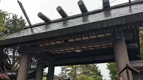 北見神社の山門