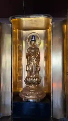 新御堂の{uncategorized: "未分類", other: "その他", undefined: "問題あり", building: "その他建物", grave: "お墓", sacred_gate: "鳥居", guardian: "狛犬", statue: "像", buddha: "仏像", history: "歴史", nature: "自然", garden: "庭園", animal: "動物", pagoda: "塔", temizu: "手水舎", mountain_gate: "山門・神門", sanctuary: "本殿・本堂", subordinate: "末社・摂社", art: "芸術", scenery: "景色", jizo: "地蔵", ema: "絵馬", goshuin: "御朱印", omikuji: "おみくじ", items: "授与品その他", amulet: "お守り", goshuincho: "御朱印帳", eats: "食事", festival: "お祭り", votive_dance: "神楽", shichigosan: "七五三参", wedding: "結婚式", experience: "体験その他", initially: "初詣", around: "周辺", anti_infection: "感染症対策"}