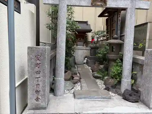 家内喜稲荷神社の{uncategorized: "未分類", other: "その他", undefined: "問題あり", building: "その他建物", grave: "お墓", sacred_gate: "鳥居", guardian: "狛犬", statue: "像", buddha: "仏像", history: "歴史", nature: "自然", garden: "庭園", animal: "動物", pagoda: "塔", temizu: "手水舎", mountain_gate: "山門・神門", sanctuary: "本殿・本堂", subordinate: "末社・摂社", art: "芸術", scenery: "景色", jizo: "地蔵", ema: "絵馬", goshuin: "御朱印", omikuji: "おみくじ", items: "授与品その他", amulet: "お守り", goshuincho: "御朱印帳", eats: "食事", festival: "お祭り", votive_dance: "神楽", shichigosan: "七五三参", wedding: "結婚式", experience: "体験その他", initially: "初詣", around: "周辺", anti_infection: "感染症対策"}