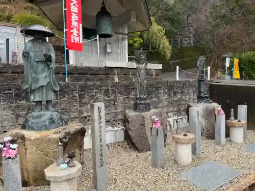 金前寺の{uncategorized: "未分類", other: "その他", undefined: "問題あり", building: "その他建物", grave: "お墓", sacred_gate: "鳥居", guardian: "狛犬", statue: "像", buddha: "仏像", history: "歴史", nature: "自然", garden: "庭園", animal: "動物", pagoda: "塔", temizu: "手水舎", mountain_gate: "山門・神門", sanctuary: "本殿・本堂", subordinate: "末社・摂社", art: "芸術", scenery: "景色", jizo: "地蔵", ema: "絵馬", goshuin: "御朱印", omikuji: "おみくじ", items: "授与品その他", amulet: "お守り", goshuincho: "御朱印帳", eats: "食事", festival: "お祭り", votive_dance: "神楽", shichigosan: "七五三参", wedding: "結婚式", experience: "体験その他", initially: "初詣", around: "周辺", anti_infection: "感染症対策"}