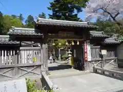 白峯寺の山門