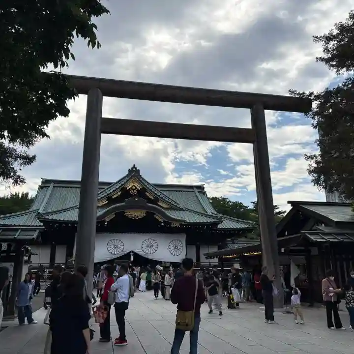 靖國神社の{uncategorized: "未分類", other: "その他", undefined: "問題あり", building: "その他建物", grave: "お墓", sacred_gate: "鳥居", guardian: "狛犬", statue: "像", buddha: "仏像", history: "歴史", nature: "自然", garden: "庭園", animal: "動物", pagoda: "塔", temizu: "手水舎", mountain_gate: "山門・神門", sanctuary: "本殿・本堂", subordinate: "末社・摂社", art: "芸術", scenery: "景色", jizo: "地蔵", ema: "絵馬", goshuin: "御朱印", omikuji: "おみくじ", items: "授与品その他", amulet: "お守り", goshuincho: "御朱印帳", eats: "食事", festival: "お祭り", votive_dance: "神楽", shichigosan: "七五三参", wedding: "結婚式", experience: "体験その他", initially: "初詣", around: "周辺", anti_infection: "感染症対策"}
