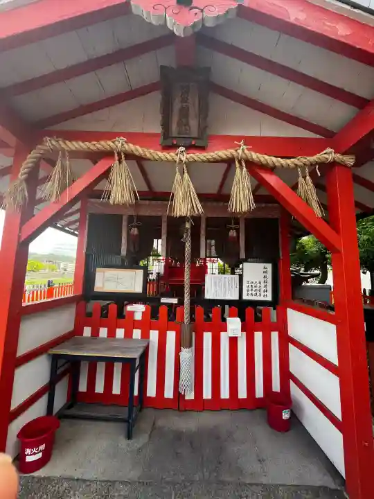 松明殿稲荷神社の{uncategorized: "未分類", other: "その他", undefined: "問題あり", building: "その他建物", grave: "お墓", sacred_gate: "鳥居", guardian: "狛犬", statue: "像", buddha: "仏像", history: "歴史", nature: "自然", garden: "庭園", animal: "動物", pagoda: "塔", temizu: "手水舎", mountain_gate: "山門・神門", sanctuary: "本殿・本堂", subordinate: "末社・摂社", art: "芸術", scenery: "景色", jizo: "地蔵", ema: "絵馬", goshuin: "御朱印", omikuji: "おみくじ", items: "授与品その他", amulet: "お守り", goshuincho: "御朱印帳", eats: "食事", festival: "お祭り", votive_dance: "神楽", shichigosan: "七五三参", wedding: "結婚式", experience: "体験その他", initially: "初詣", around: "周辺", anti_infection: "感染症対策"}