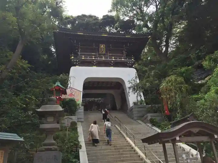江島神社の山門・神門