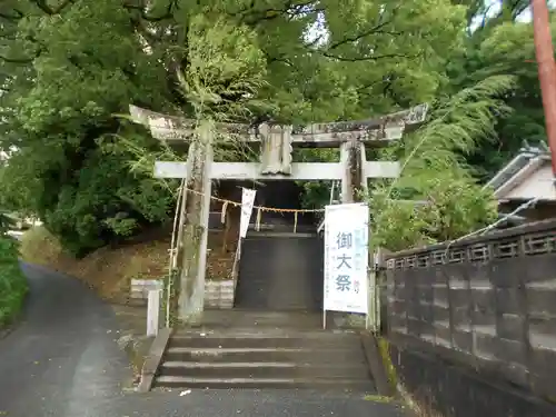 宇都宮神社の鳥居