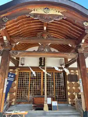 歌懸稲荷神社の{uncategorized: "未分類", other: "その他", undefined: "問題あり", building: "その他建物", grave: "お墓", sacred_gate: "鳥居", guardian: "狛犬", statue: "像", buddha: "仏像", history: "歴史", nature: "自然", garden: "庭園", animal: "動物", pagoda: "塔", temizu: "手水舎", mountain_gate: "山門・神門", sanctuary: "本殿・本堂", subordinate: "末社・摂社", art: "芸術", scenery: "景色", jizo: "地蔵", ema: "絵馬", goshuin: "御朱印", omikuji: "おみくじ", items: "授与品その他", amulet: "お守り", goshuincho: "御朱印帳", eats: "食事", festival: "お祭り", votive_dance: "神楽", shichigosan: "七五三参", wedding: "結婚式", experience: "体験その他", initially: "初詣", around: "周辺", anti_infection: "感染症対策"}