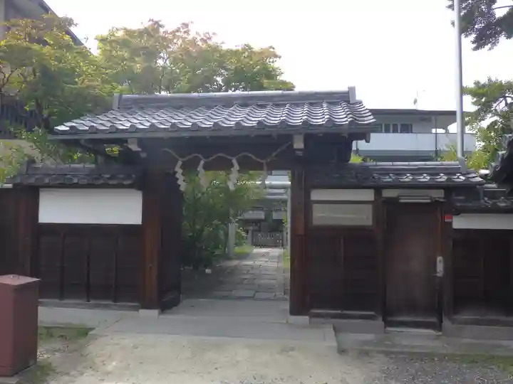 西梅津神明社の山門・神門