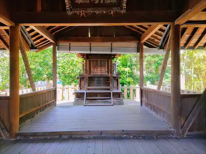 県明神社の本殿・本堂