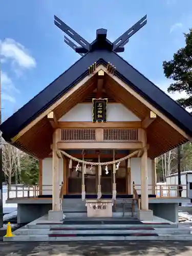 石山神社の本殿