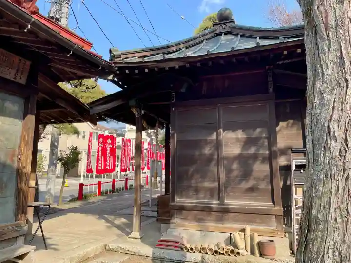城山稲荷神社の{uncategorized: "未分類", other: "その他", undefined: "問題あり", building: "その他建物", grave: "お墓", sacred_gate: "鳥居", guardian: "狛犬", statue: "像", buddha: "仏像", history: "歴史", nature: "自然", garden: "庭園", animal: "動物", pagoda: "塔", temizu: "手水舎", mountain_gate: "山門・神門", sanctuary: "本殿・本堂", subordinate: "末社・摂社", art: "芸術", scenery: "景色", jizo: "地蔵", ema: "絵馬", goshuin: "御朱印", omikuji: "おみくじ", items: "授与品その他", amulet: "お守り", goshuincho: "御朱印帳", eats: "食事", festival: "お祭り", votive_dance: "神楽", shichigosan: "七五三参", wedding: "結婚式", experience: "体験その他", initially: "初詣", around: "周辺", anti_infection: "感染症対策"}
