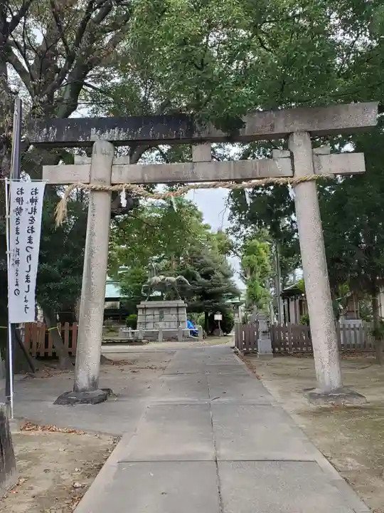 大神神社(花池)の鳥居