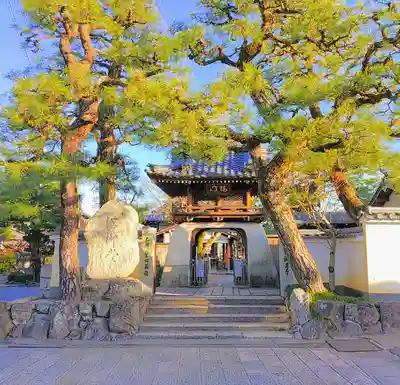 満月寺（浮御堂）の山門・神門