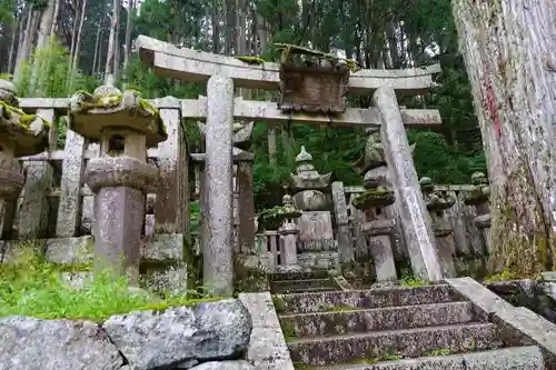 高野山金剛峯寺奥の院の鳥居