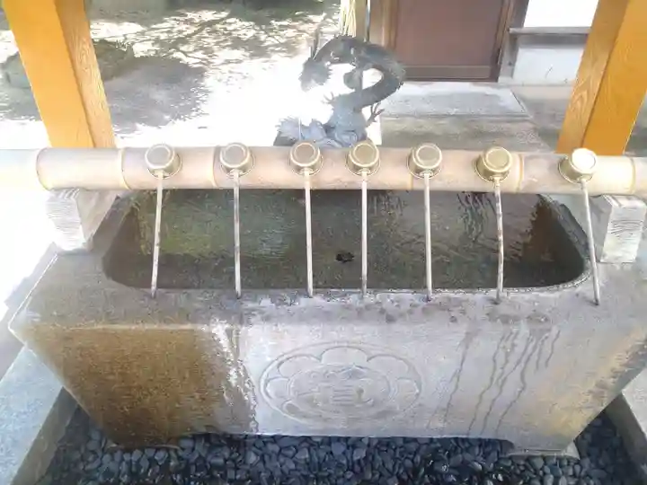 道通神社の手水舎
